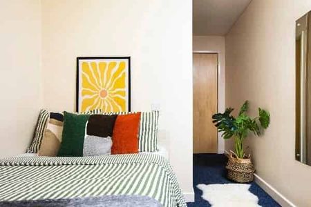 Small Highest Single Ensuite - Photo 5