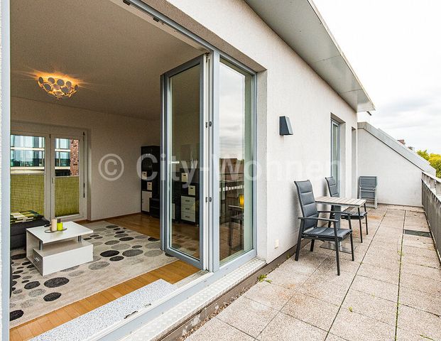 Möblierte Penthouse-Wohnung mit schöner Dachterrasse mit Blick von der Alster bis zum Fernsehturm in Hamburg-St. Georg - Photo 1