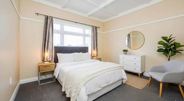 Standalone Home with Large Yard Near Otahuhu T... - Photo 1