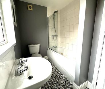 2 bedroom terraced house to rent - Photo 4
