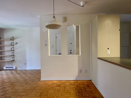 Shop Angus: condo de 2 chambres avec superbe terrasse offert en location semi meublé. - Photo 1