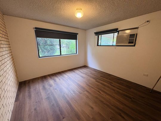 Beautifully renovated townhouse - Photo 1