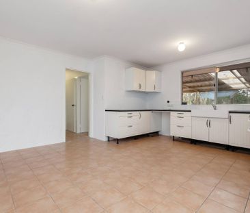 Spacious Living on Wyton - Photo 4