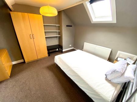 4 bedroom terraced house to rent - Photo 4