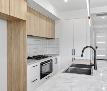 Stunning 3-Bedroom Family Home in Mickleham - Photo 1