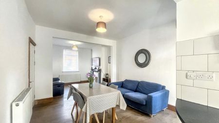 1 bedroom in a house share to rent - Photo 4
