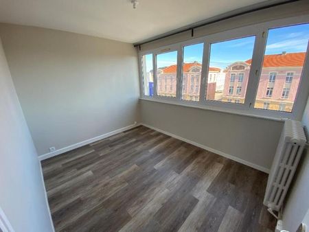 Location Appartement 3 pièces 49m² CHERBOURG-EN-COTENTIN 50100 - Photo 2