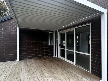 3BR Townhouse in Te Atatu next to Coastal Walks - Photo 3