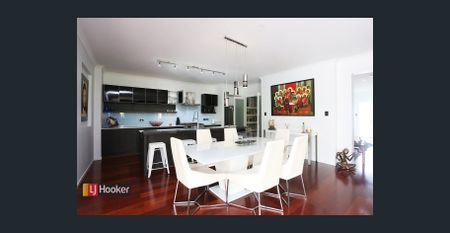 MAGNIFICENT FAMILY HOME WITH LUXURY FINISHES & RESORT-STYLE POOL - Photo 4