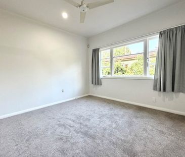 Sunny 3-Bedroom Family Home with Large Yard In Avondale - Photo 2