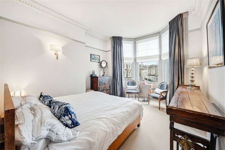 A wonderful two double bedroom first floor flat moments from Olympia - Photo 4