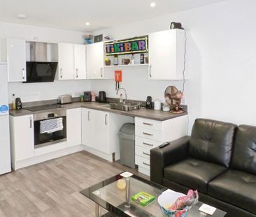 1 bedroom in a flat share to rent - Photo 1