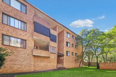 RENOVATED 2 BEDROOM UNIT WITH SPLIT AIR CONDITIONER - Photo 4