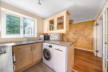 3 bedroom semi-detached house to rent - Photo 5