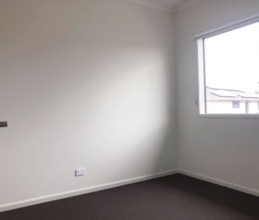 Convenient & Spacious Family Home - Photo 1
