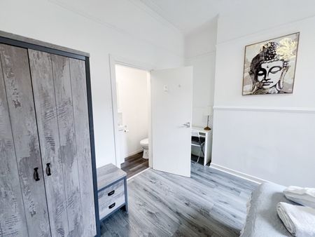 Room in a Shared House, Chirkdale Street, L4 - Photo 3