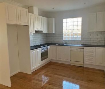 Spacious 3-Bedroom with Polished Timber Floors - Photo 2