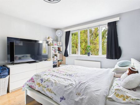 Seymour Gardens, Feltham, TW13 - Photo 3