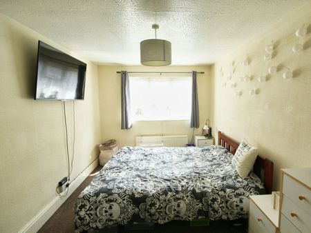 Terraced House to rent on - Photo 4