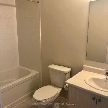 Townhouse For Lease | X8141588 - Photo 2