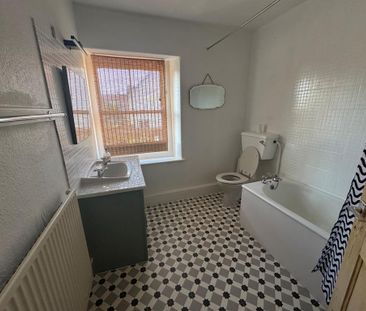 3 bedroom terraced house to rent - Photo 6