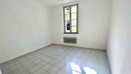 Location Appartement 3 pièces 53m² ARLES 13200 - Photo 4