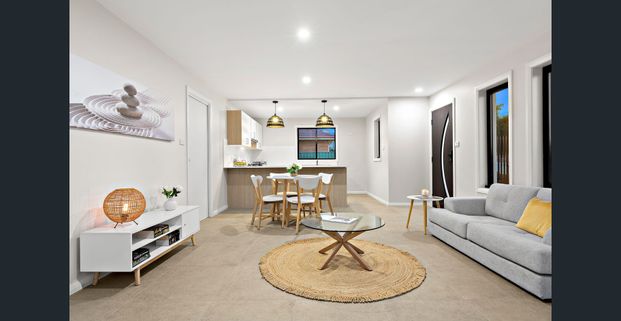 Stylish Townhouses in Town Centre - Photo 1