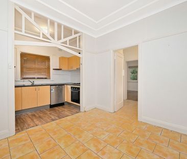 Spacious Art Deco Apartment - Photo 4