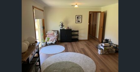 ATTRACTIVE COURTYARD HOME - Photo 2