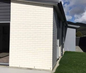 Modern, warm, and welcoming home - Photo 3