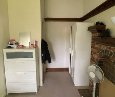 Malvern East - Photo 1