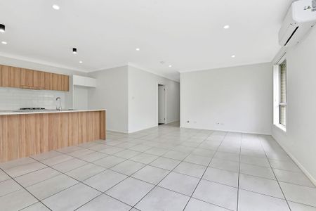 NEAR NEW LOW MAINTENANCE FAMILY HOME - Photo 2