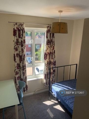 4 bedroom terraced house to rent - Photo 2