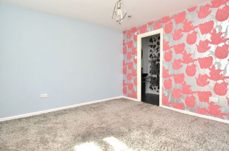 3 bedroom - Photo 3