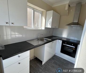 2 bedroom semi-detached house to rent - Photo 3