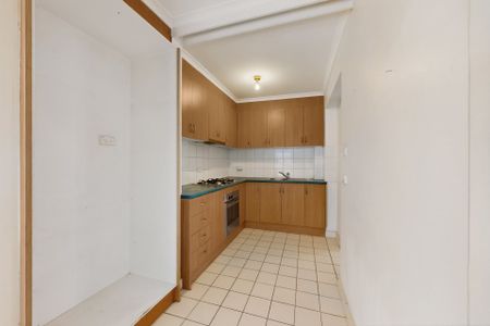 Easy Living in the Heart of Essendon – Water & Power Included - Photo 3