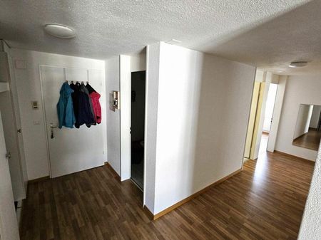 Grosszügige, helle 4.5 Zimmer Wohnung mit Balkon - Foto 2