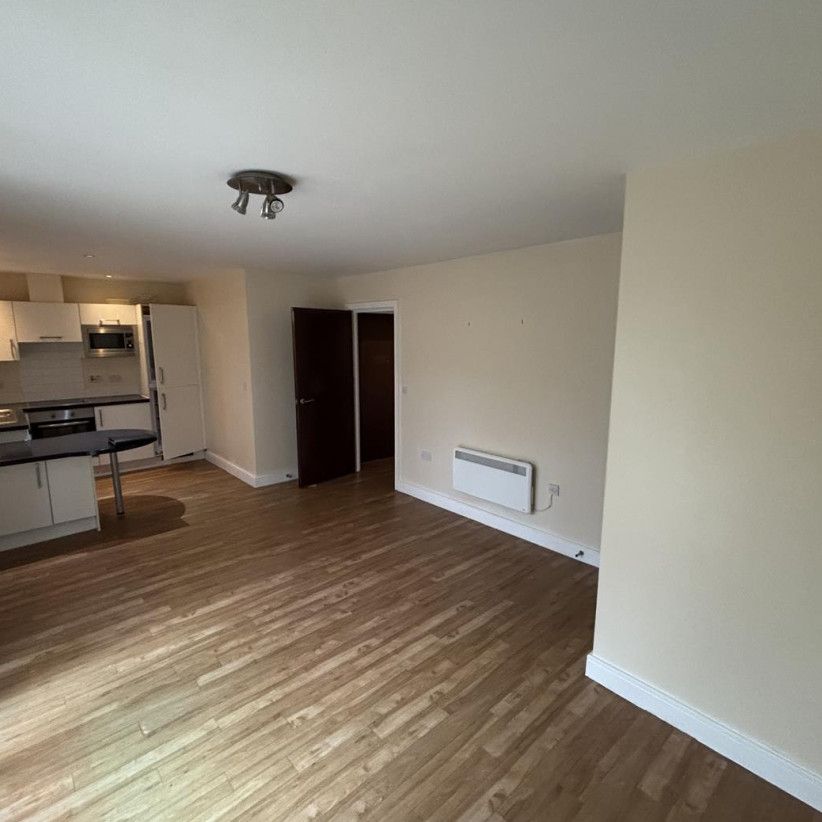 2 bedroom flat - ground floor to rent - Photo 1