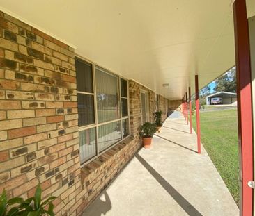 Large Family Home - Ample Shedding! - Photo 2