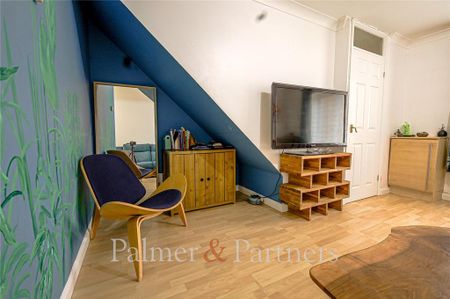2 bedroom terraced house to rent - Photo 2