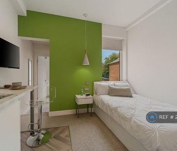 1 bedroom in a house share to rent - Photo 4