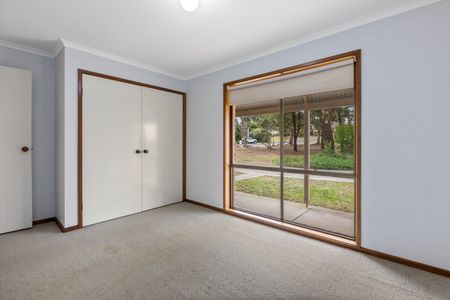 1/2 Towers Street, Flora Hill VIC 3550 - Photo 3