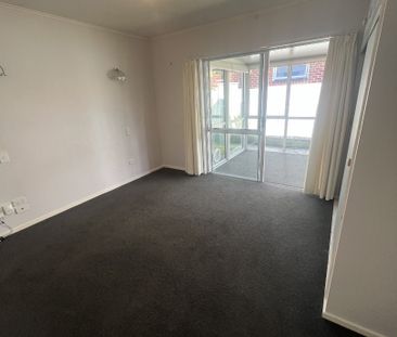 220 Walnut AveNetherby - Photo 5