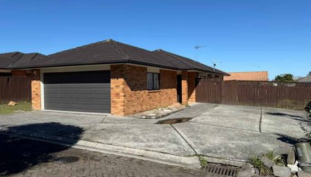 Sun filled 3 Bedroom Home. Freshly Renovated & Ready to Move In - Photo 2