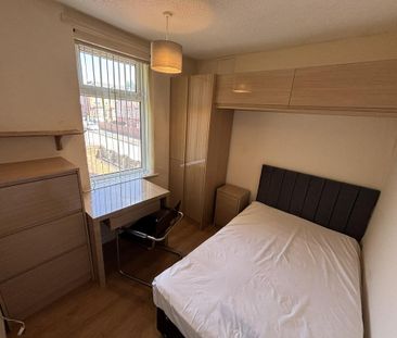 6 bedroom semi-detached house to rent - Photo 1