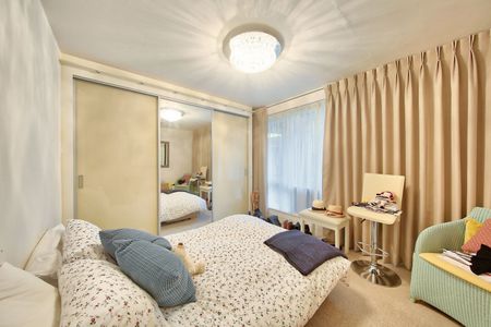 2 Bed Flat, Warren House, W14 - Photo 3