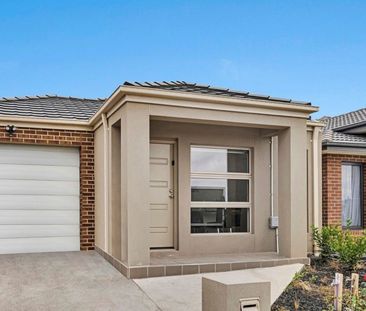 Stunning 4 Bedroom House with 2 Living Areas&excl; - Photo 2