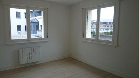 Location Appartement 2 pièces 53m² VALENCIENNES 59300 - Photo 4