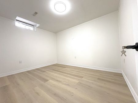 For Lease - 9 Truro Crescent, Toronto, Ontario - Photo 3