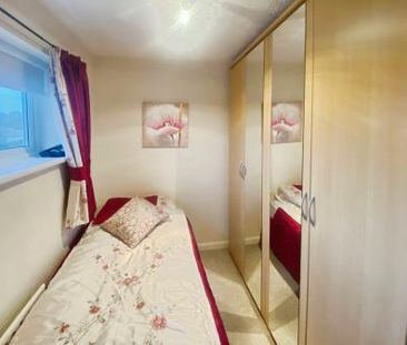 The Belfry, Grantham, NG31 - Photo 3